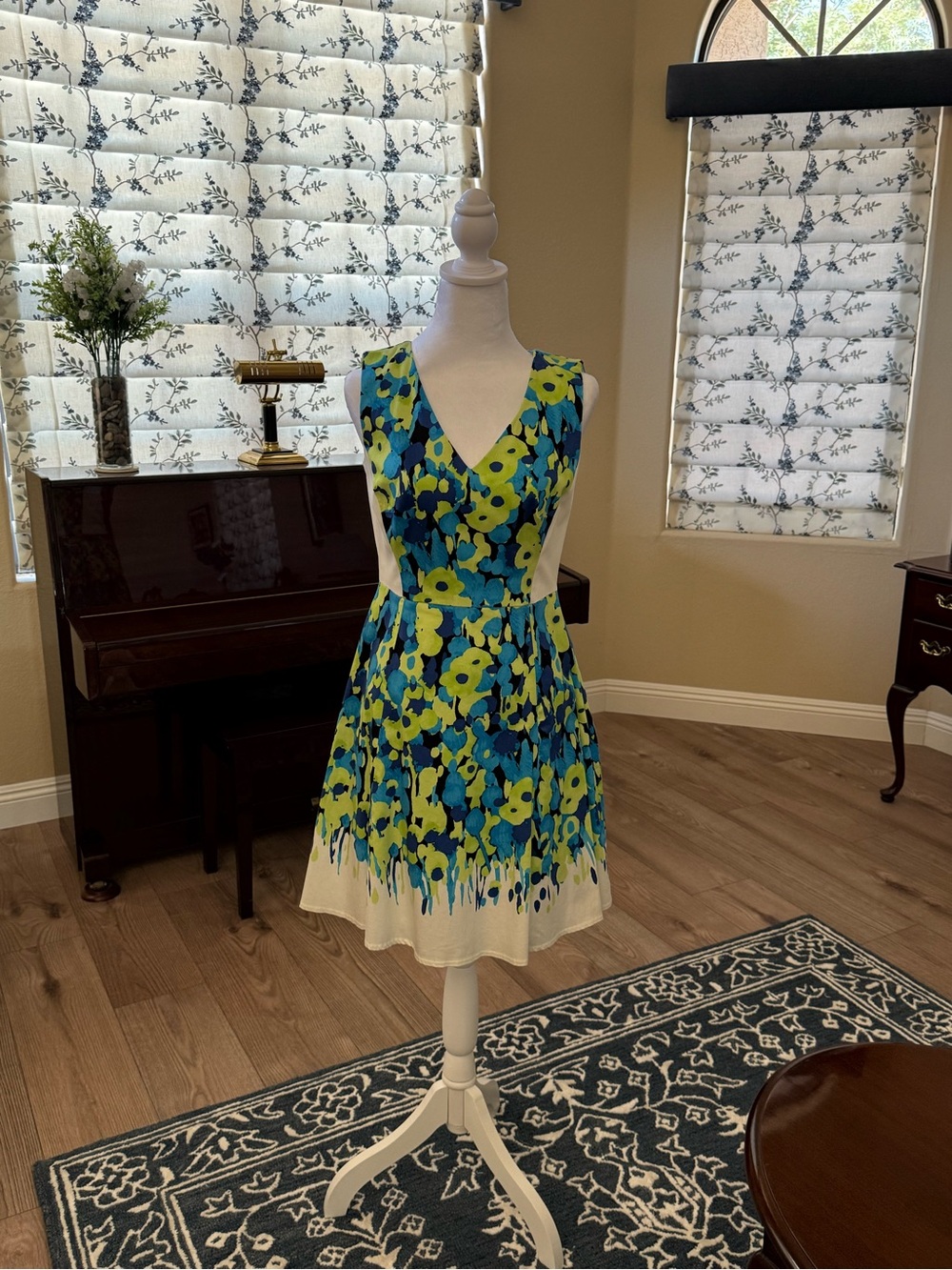 New York & Company Green Floral Sleeveless Mini Dress